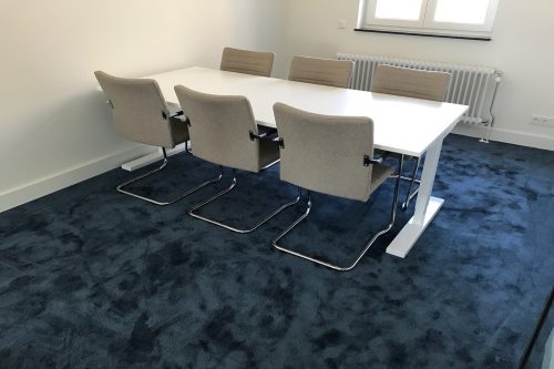 vergadertafel met 6 vergaderstoelen